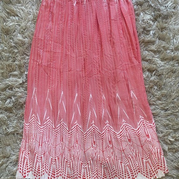 Pleated Maxi Skirt - Curvy - Picture 2 of 2